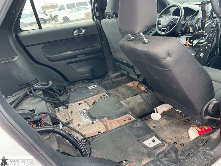 2019-ford-explorer-image-31