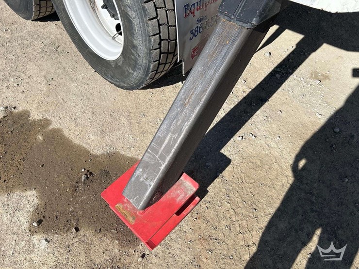 2006-international-bucket-truck-image-24