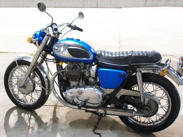 1968-kawasaki-w2-motorcycle-image-4