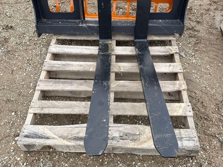 2760---skid-steer-pallet-forks---48"-image-1