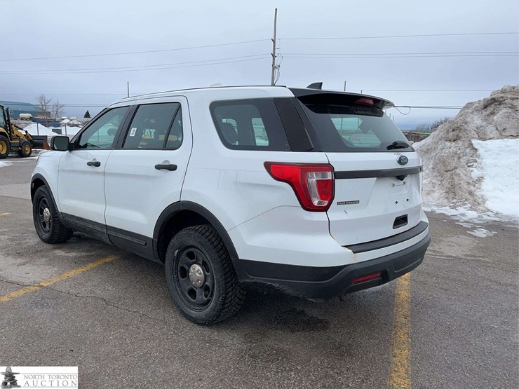 2018-ford-explorer-image-6