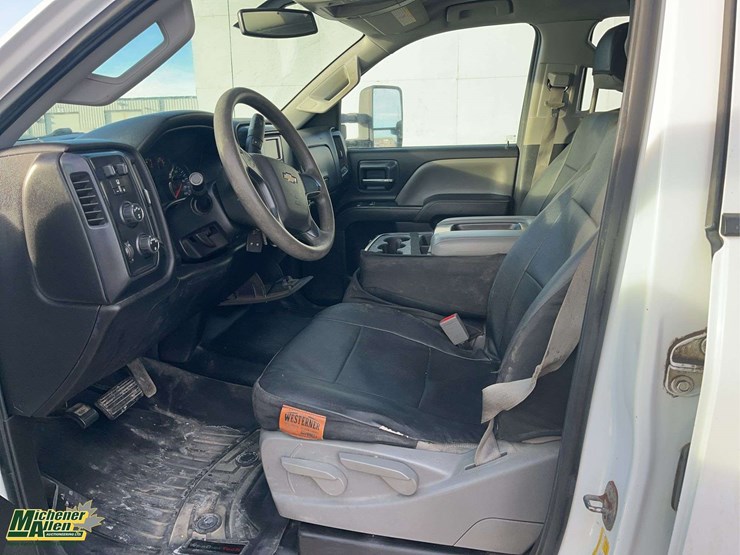 2015-chevrolet-silverado-3500hd-image-13