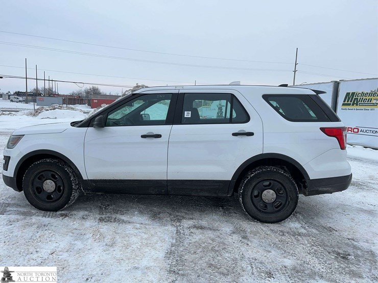 2018-ford-explorer-image-7