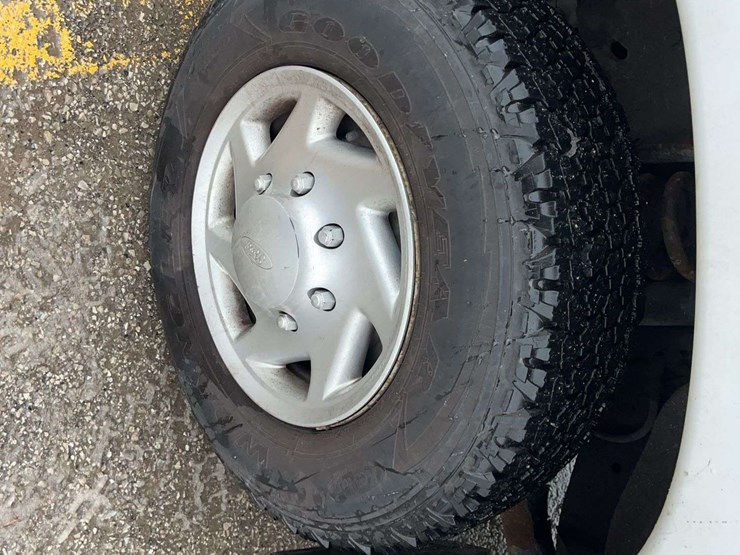 2011-ford-cargo-image-24