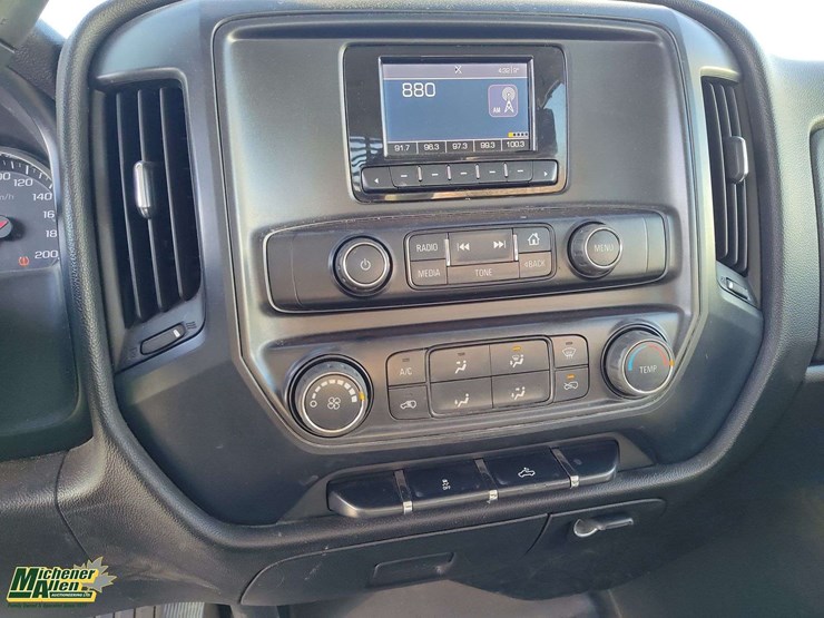 2015-chevrolet-silverado-2500hd-image-13