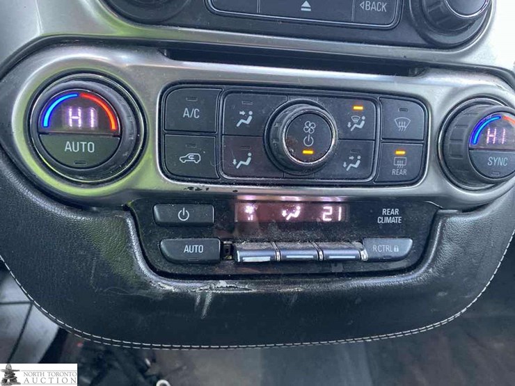 2017-chevrolet-tahoe-image-12