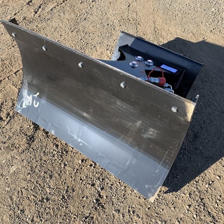 Unused 2025 IRanch 39in Hydraulic Plow Attachment,