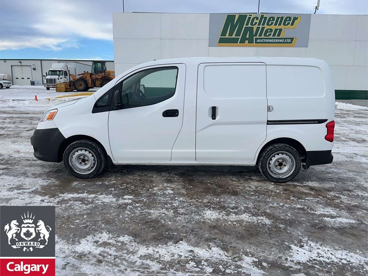 2015-nissan-nv200-image-6