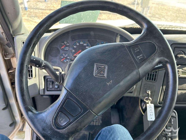 2007-international-derrick-digger-image-11