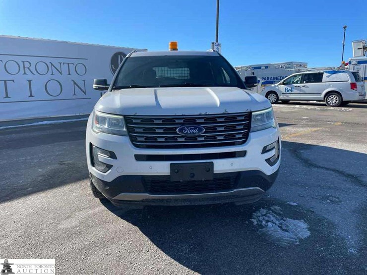 2017-ford-explorer-image-3