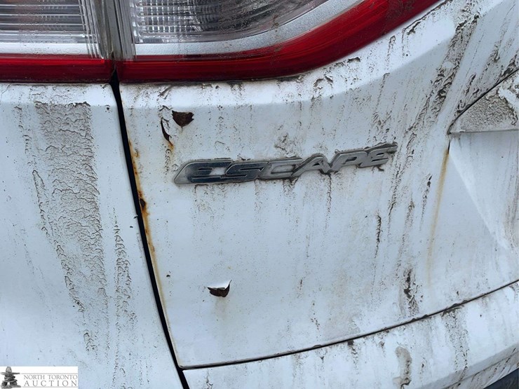 2015-ford-escape-image-32