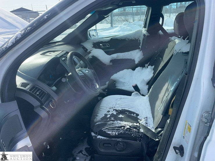 2018-ford-explorer-image-12