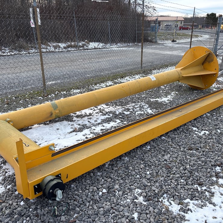 #6546 • E1. 1/2 ton industrial crane