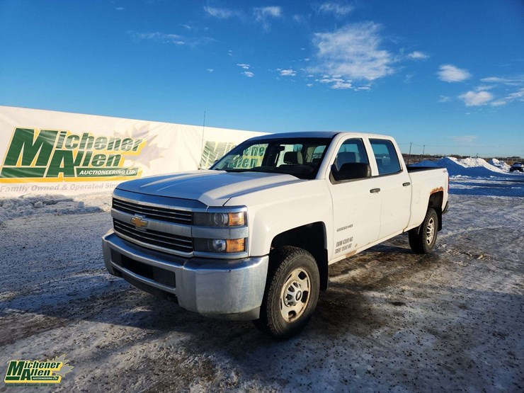 2015-chevrolet-silverado-2500hd-image-1