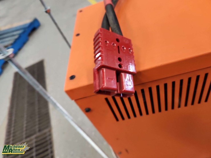 linde-electric-forklift-with-charger-non-operable-linde-ews40-4000-lbs-lbs-forklift-image-16