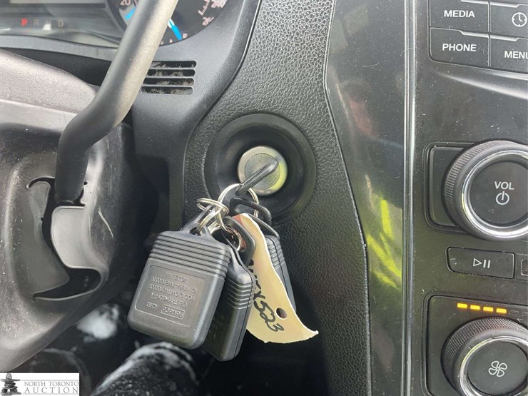 2018-ford-explorer-image-16