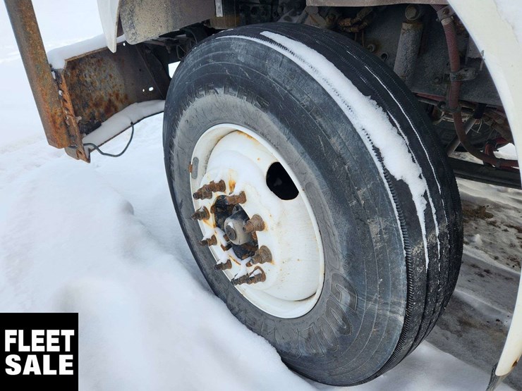 2020-freightliner-m2-106-image-12