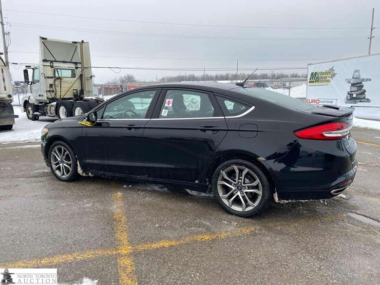 2017-ford-fusion-se-image-6