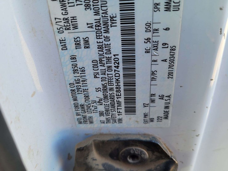 2017-ford-f150-xl-image-11