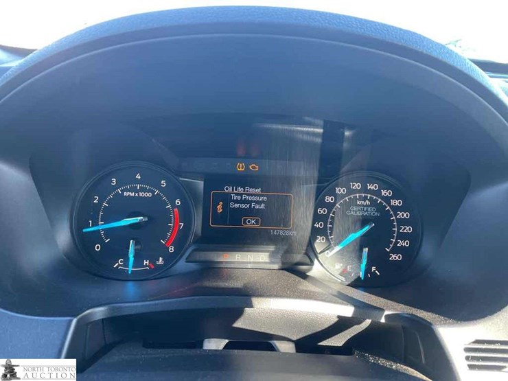 2019-ford-explorer-image-17