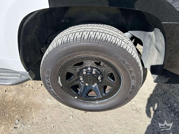 2016-chevrolet-tahoe-image-23