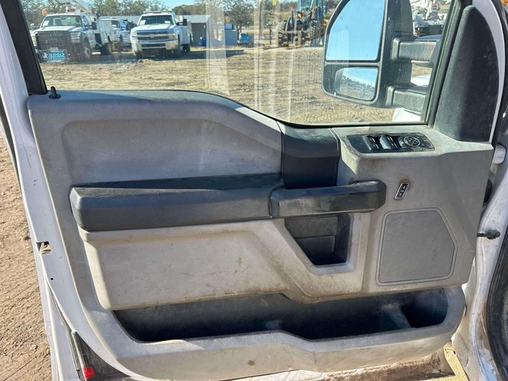 2017-ford-f150-image-11