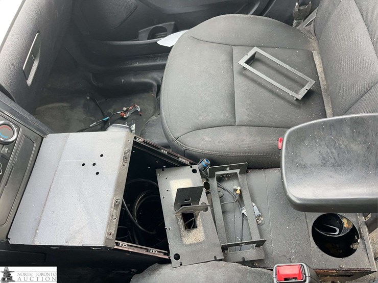 2019-ford-explorer-image-17