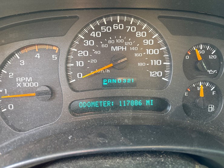 #1113-•-2004-gmc-sierra-pickup-truck-image-3