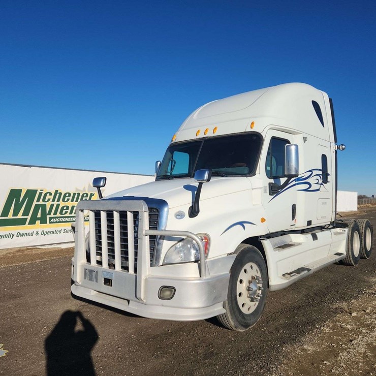 2009 Freightliner Cascadia T/A Sleeper Tractor