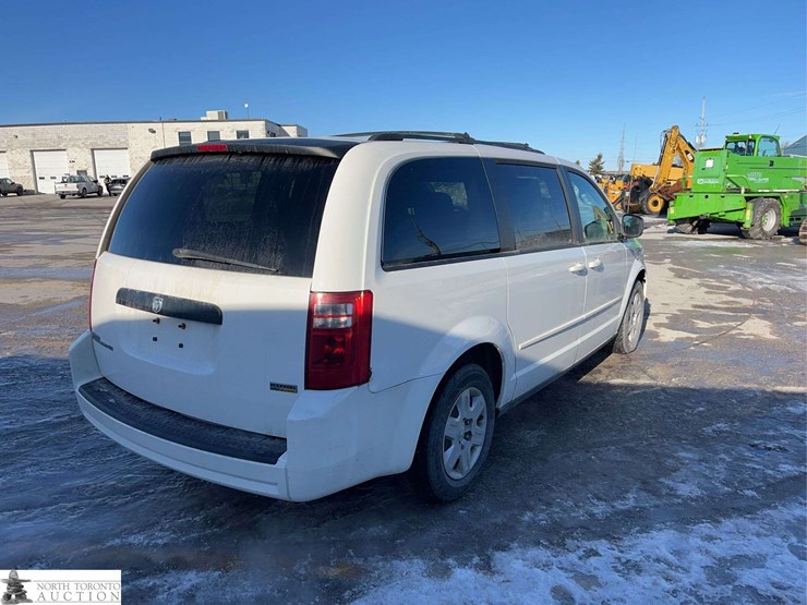 2008-dodge-grand-caravan-se-image-3