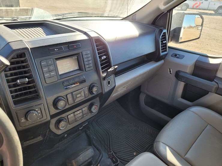 2017-ford-f150-xl-image-8