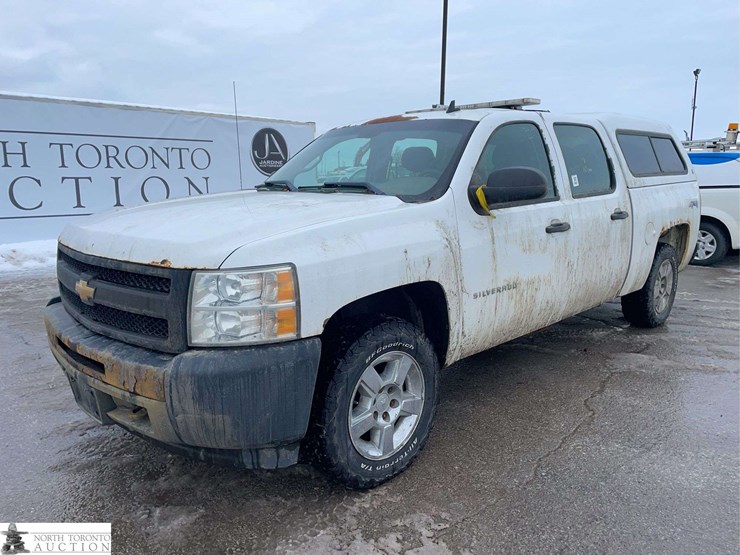 2013-chevrolet-silverado-1500-ls-image-4
