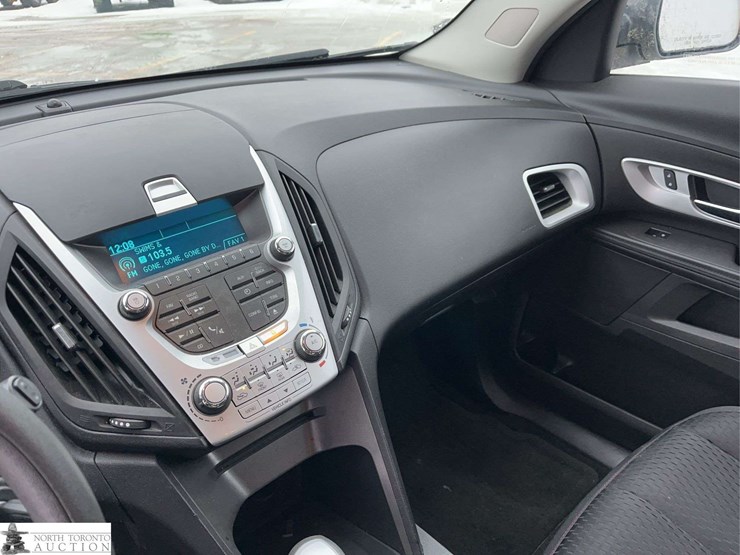 2015-chevrolet-equinox-ls-image-18