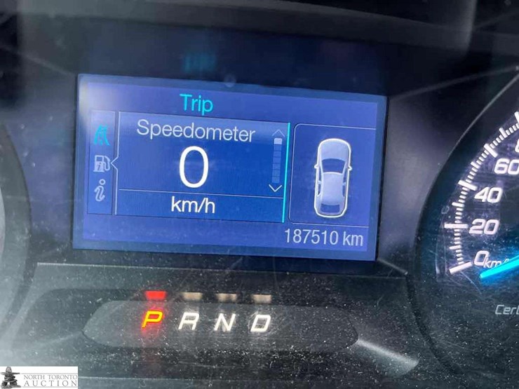 2015-ford-explorer-image-17