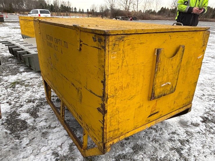 #6543-•-e1.-job-box-filled-with-a-hoist-and-sling-straps-image-2