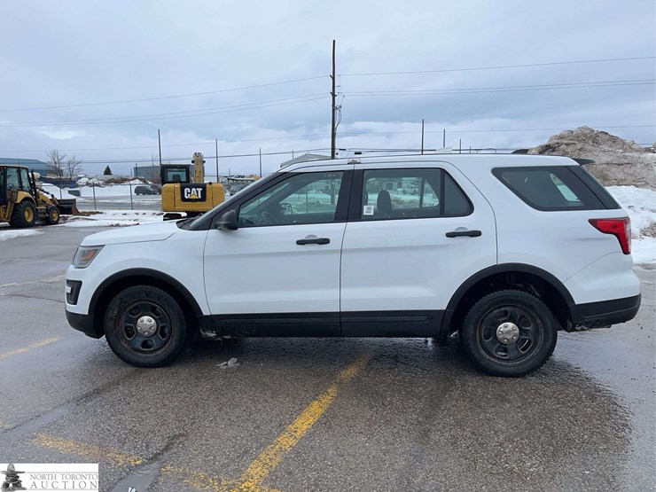 2019-ford-explorer-image-7