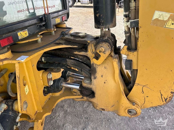 2015-caterpillar-backhoe-image-22