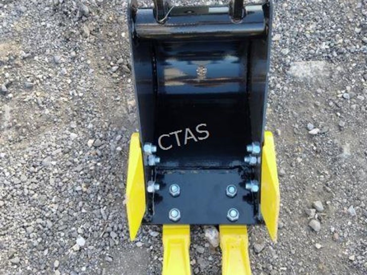 #53-•-mini-excavator-20cm-toothed-bucket-image-3