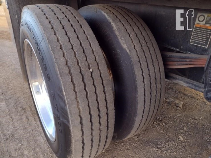 peterbilt-330-image-25