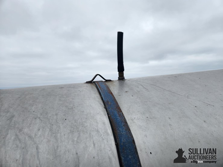 1,000-gal-t/a-stainless-steel-nurse-tank-trailer-image-17