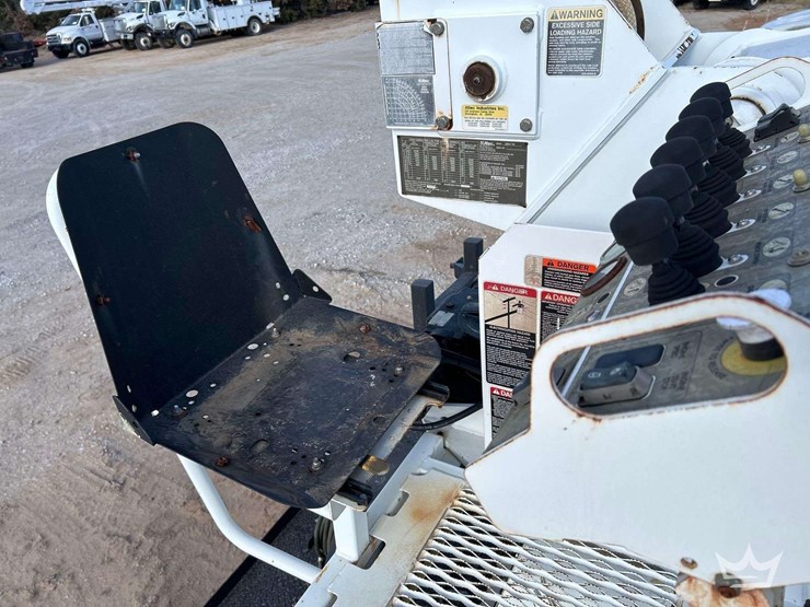 2007-international-derrick-digger-image-25