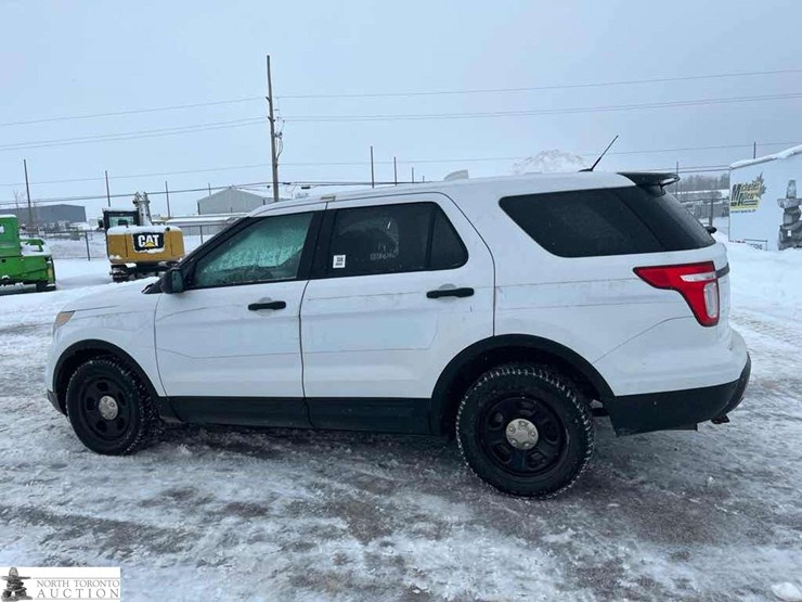 2014-ford-explorer-image-28