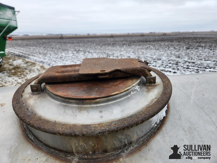 1,000-gal-t/a-stainless-steel-nurse-tank-trailer-image-18