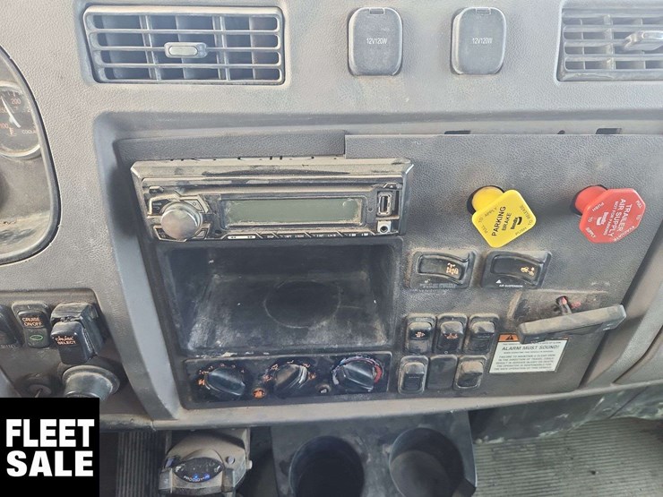 2011-peterbilt-348-image-20