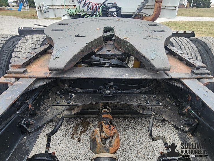 1995-white-wg64t-t/a-day-cab-truck-tractor-image-12