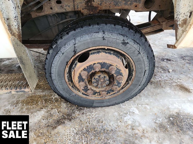 2011-chevrolet-silverado-1500-image-15