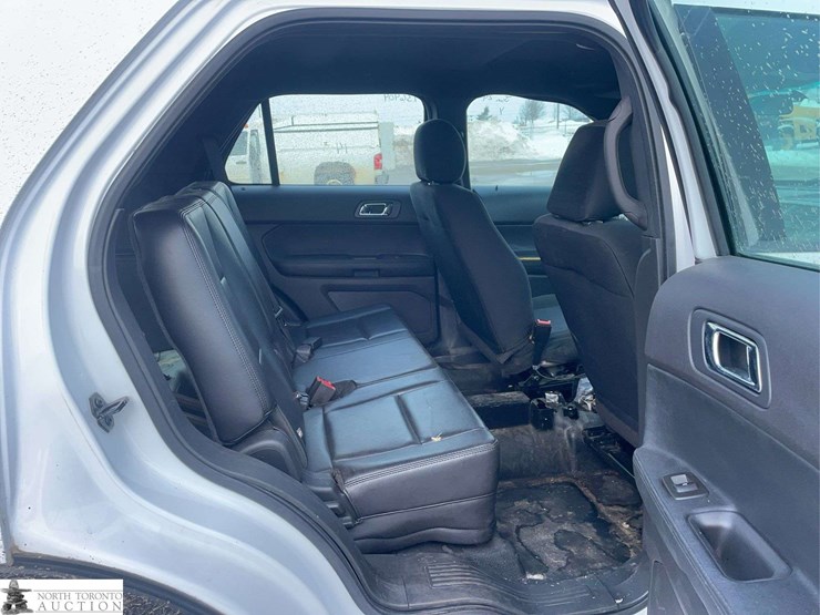 2014-ford-explorer-image-25