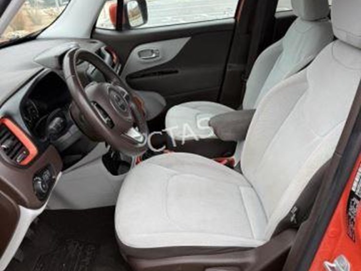 2016-jeep-renegade-image-13