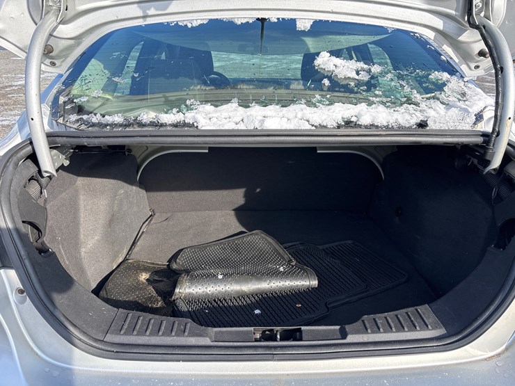 #1110-•-2012-ford-focus-passenger-car-image-16