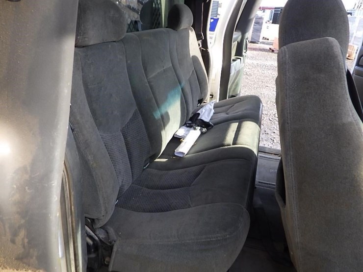 2005-chevrolet-3500-image-18